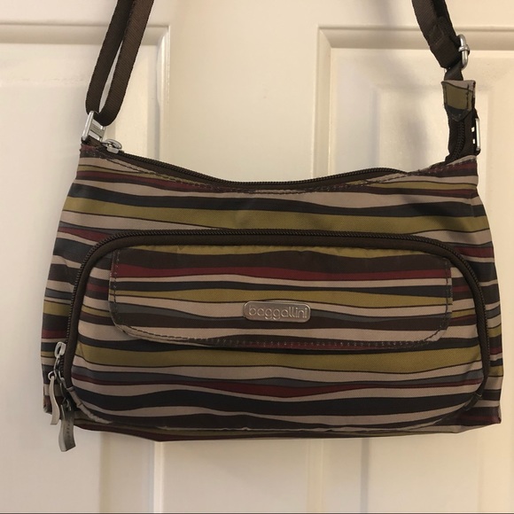 Baggallini Handbags - Baggallini small crossbody purse